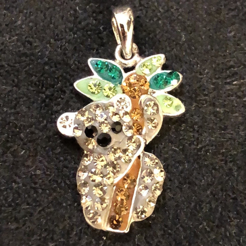 Vintage 925/ Natural Crystal Koala Bear Pendant NWT
Natural Crystal/925